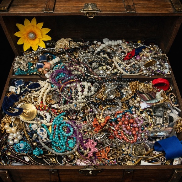 🪙 MYSTERY SCOOP — PLEASE READ 🪙 - Picture 2 of 3